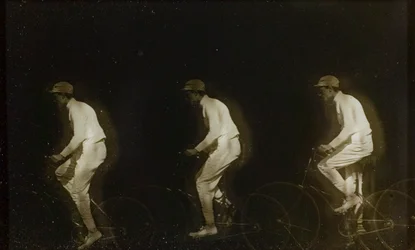 Man cyklar