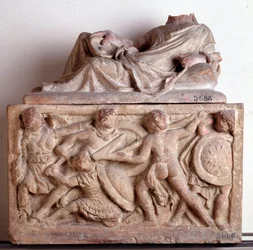 Etruskisk civilisation: Terrakottaurna från Chiusi Italien - 2:a århundradet f.Kr. Dim 33x56x27 cm (etruskisk konst: terrakottaurna 2:e århundradet f.Kr.) Florens, Museo Archeologico, inv 5686