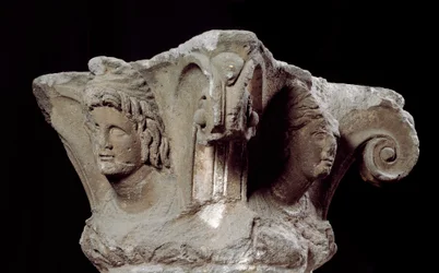 Etruskisk civilisation: dekorerade kolumnhuvudstäder från graven Campanari a Vulci, Italien. Slutet av 4:e, början av 3:e århundradet f.Kr. Florens, Museo Archeologico