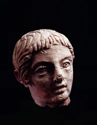 Etruskisk civilisation: chef för en ung man från templet Belvedere, i Orvieto - 500-400-talet f.Kr. Diam 13 cm