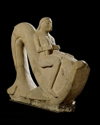Etruskisk civilisation: ung man ridande på en delfin. Stenskulptur, 550 f.Kr. Höjd 82 cm. Rom, Museo Nazionale di Villa Giulia