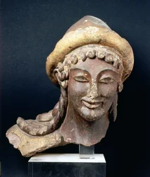 Hermes huvud med pilos, från Portonaccio-templet, Veji, 510-500 f.Kr.