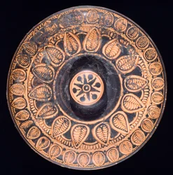 Patera. Rödfigurkeramik från Spina (Emilia Romagna). Etruskisk civilisation, 400-talet f.Kr.