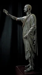Romersk-etruskisk konst: bronsstaty av Aulo Metello, kallad Talaren - 80 f.Kr., från Pila nära Perugia, höjd 179 cm - Florens, Museo Archeologico - Porträtt av Aule Metele (Aulus Metellus), även känd som Talaren (L