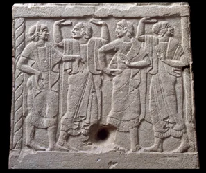 Relief med dansare från en marmormilstolpe i Chiusi, Italien, 600-talet f.Kr.