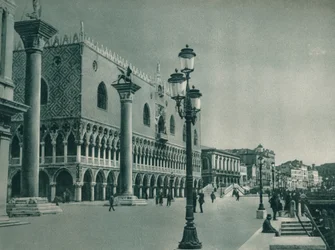 Huvudfronten av Dogespalatset med Riva degli Schiavoni, Venedig, Italien, 1927