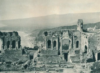 Scen och omklädningsrum på den grekiska teatern, Taormina, Sicilien, Italien, 1927