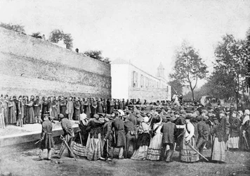 Rekreation av massakern på 62 gisslan på Rue Haxo, Belleville, Paris, 1871