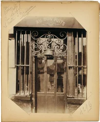 Sida från albumet "Documents for the History of Old Paris", c.1910