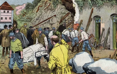 Kroppen av den amerikanske generalen Dunlop död för att han räddade Mrs Briant under kollaps av uthus på slottet Fariniere (Frankrike) teckning av Damblans från fransk tidning "Le Pelerin" 7 juni