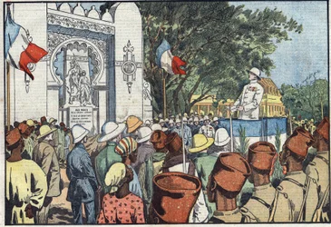Invigning i Dakar av Andre Maginot (1877-1932), minister för kolonier, av monumentet över de trettio tusen döda i Franska Västafrika. Illustration av Damblans. I "" Le Pelerin"" den 10 mars