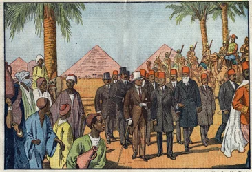 Kung Amanullah av Afghanistan (1892-1960) besöker pyramiderna i Egypten, åtföljd av en eskort av meharister. Kairo, Egypten. Illustration av Damblans. I "" Le Pelerin"" den 22 januari