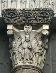 Kolumnhuvudstad med Kristusvälsignelsen från fasadens västra portal, 1840-61