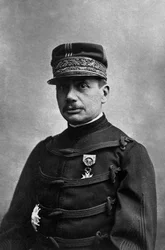 General Gaston Borgnis Desbordes (1859-1901) militär fransk elev vid polytekniska skolan, efter en militär karriär i flottans artisteri fick han befälet som chef för trupperna i Indokina, fotograferad av Eugene Pirou omkring 1880-1