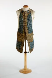 Väst dekorerad med guldmetalltråd, blå chenille och paljetter, ca 1750-70 (silke)