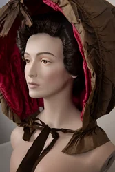 Kvinnors bruna silkecalash med rosa sidenfoder, ca 1760-talet (silke)