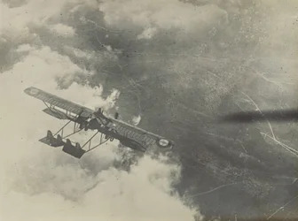 [Flygande flygplan]