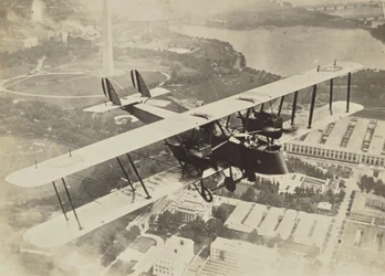 [Flygande flygplan över Washington D.C.]