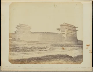 [Anting Gate i Peking efter kapitulationen - 21 oktober 1860 - De brittiska och franska trupperna i besittning]