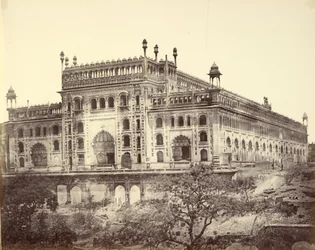 Exteriör av Asaf-ud-Daulas Imambara, eller Tomb