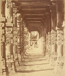 Interiör från Hindoo-templet i Cootub, Delhi