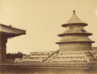 Himmelens tempel från platsen där prästerna bränns i den kinesiska staden Pekin. Oktober 1860