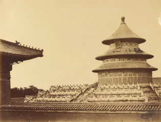 Himlens tempel från platsen där prästerna bränns i den kinesiska staden Pekin. 18 oktober
