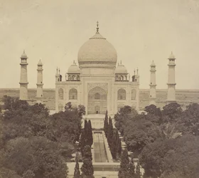 [Taj Mahal från ingångsportalen]