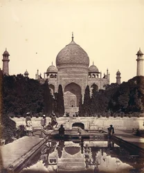 Taj Mahal med fontänerna