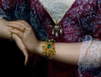 Porträtt av Anna Opulich, detalj av hänge och armband