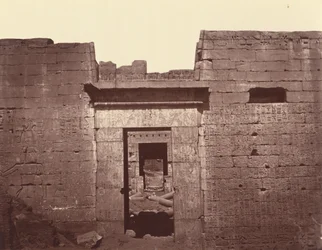 Andra porten till det stora templet i Medinet Habu, Thebe