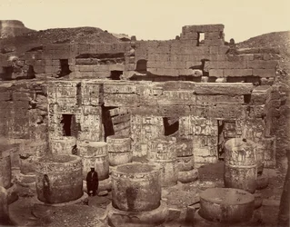 3:e gården i det stora templet i Medinet Habu, eller kolonnernas gård. Thebe