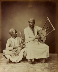 Album " Damas et Baalbek ": Ett par syriska musiker fotograferade medan de spelade ett stränginstrument