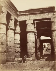 Interiör från första gården i Ramses III:s tempel i Karnak [Thebe]