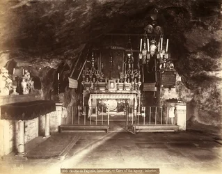 Interiör av Dödskampens grotta, eller Dödskampens basilika, numera kallad Alla nationers kyrka, i Jerusalem. Enligt traditionen tillbringade Jesus sina sista stunder här innan han greps