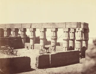 Luxortemplet. Översikt över de centrala pelargångarna [Thebe]