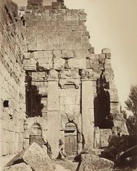 Propylaea av Jupiters tempel eller Solens tempel, i den arkeologiska zonen Heliopolis eller Baalbek, forntida syrisk stad, nu Libanon