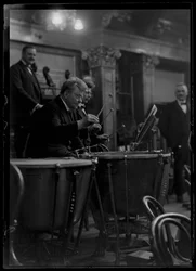 Slående mekanism hos den wienska medlemmen i en filharmonisk orkester