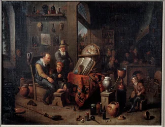 En apotekare Apotekaren i hans laboratorium hjälper sina lärlingar och omger hans instrument, kolv, karta, stillbild. På baksidan, butiksdisken. Målning av den flamländska skolan. 1500-talet Metz, Museum of Fine Arts