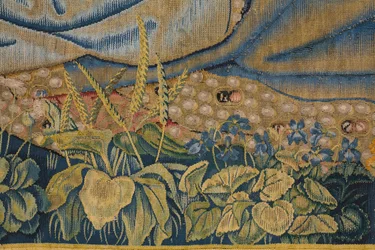 flamländsk gobeläng. Jungfrun med barnet och änglar (The Virgin with the Child and an Angel, Mary met Kind in engelen). Cirka