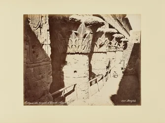 Portik till templet i Esneh (Egypten)