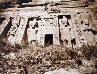 Abou-Semblil, Petit Speos, centrala delen av fasaden, ca 1853-54