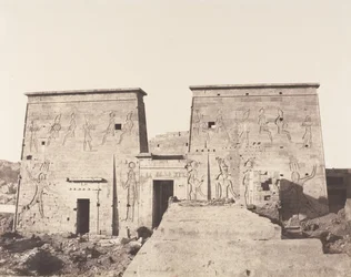 Island of Fileh Philæ, First Pylon - Vy tagen från plattformen ..., 1851-52, tryckt 1853-54.
