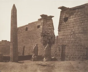 Luxor Thebe, tidigare konstruktion - Colossi Pylon and Obelisk, 1851-52.