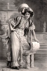 Elizabeth Firth, skådespelerska, 1908.