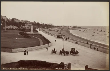 Exmouth, esplanaden och klocktornet