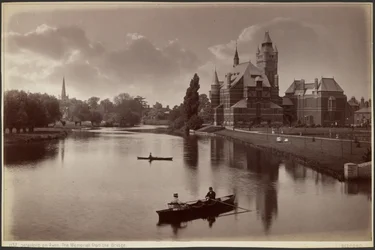 Stratford upon Avon. Minnesmärket från bron