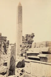 "Egypten och Palestina": granitobelisk byggd av farao Tuthmosis I och drottningen Hatshepsut i det stora templet Amun-Ra, Karnak, Egypten