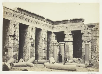 Medinet Habbos inre domstol, Thebe, 1857.