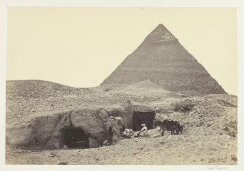 Klipptomber och Belzonis pyramid, Gizeh